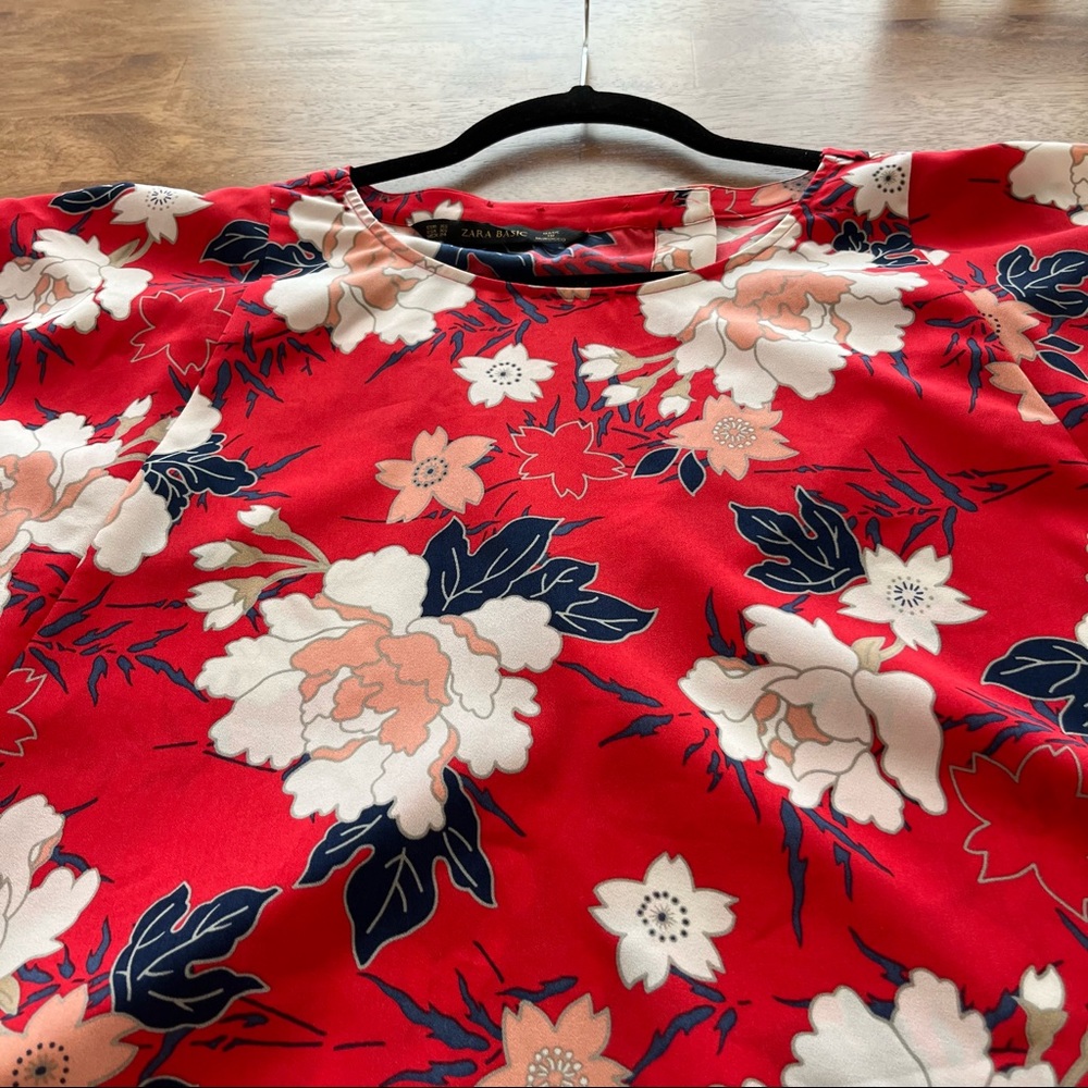 ZARA BASIC Women’s Blouse. Kimono Sleeve/Split Back. Size XS. Red Floral. - Picture 6 of 8